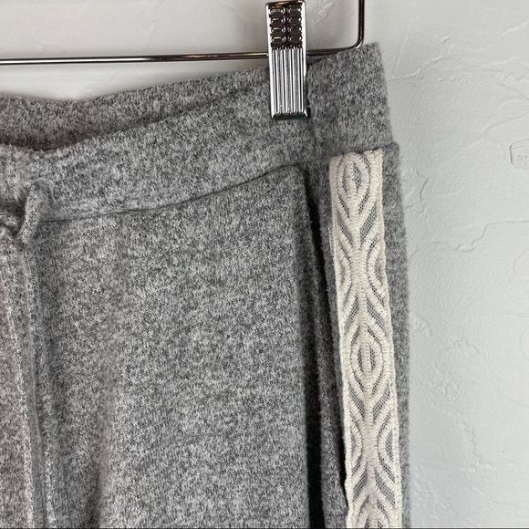 Flora Nikrooz Harbor Pajama Sweatpants Grey with Lace Side Stripe Size Small - Picture 4 of 7